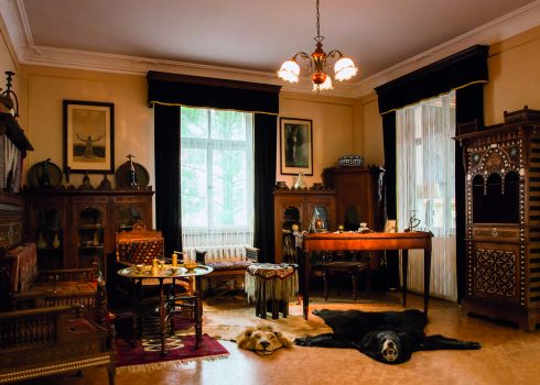 Karl May’s office fitted out with Oriental furniture