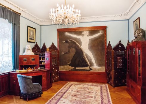 Karl May’s art nouveau reception room with the wall painting "Der Chodem"